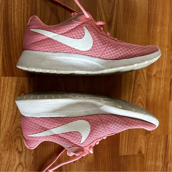Pink Nikes - Picture 4 of 6